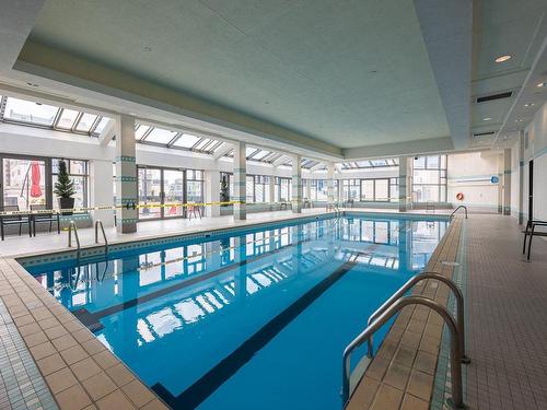 Piscine - 805-1001 Place Mount-Royal, Montréal (Ville-Marie), QC - Indoor Photo Showing Other Room With In Ground Pool