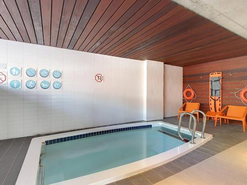 Piscine - 302-950 Rue Notre-Dame O., Montréal (Le Sud-Ouest), QC - Indoor Photo Showing Other Room With In Ground Pool