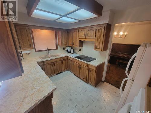 5002 Post Place, Macklin, SK - Indoor Photo Showing Kitchen With Double Sink