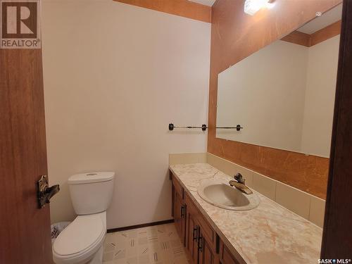5002 Post Place, Macklin, SK - Indoor Photo Showing Bathroom