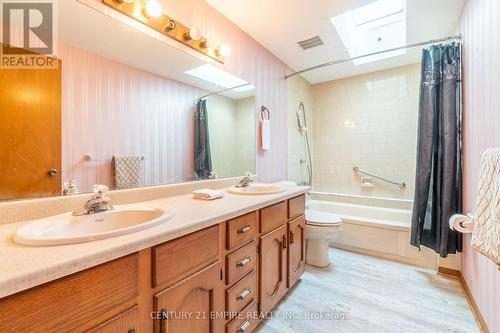 391 Briarhill Avenue, London, ON - Indoor Photo Showing Bathroom