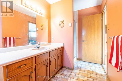 391 Briarhill Ave, London, ON - Indoor Photo Showing Bathroom