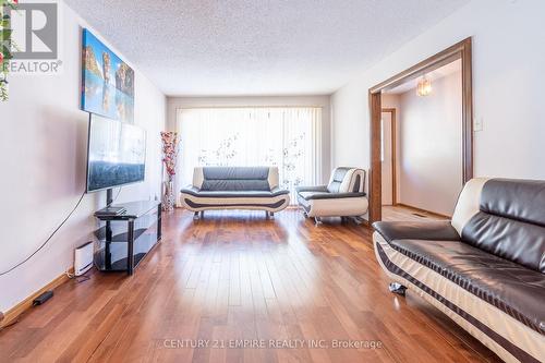 391 Briarhill Avenue, London, ON - Indoor Photo Showing Living Room