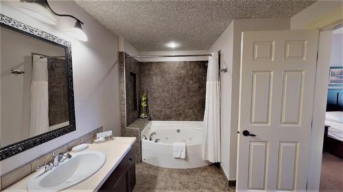 523 B - 500 Bighorn Boulevard, Radium Hot Springs, BC - Indoor Photo Showing Bathroom