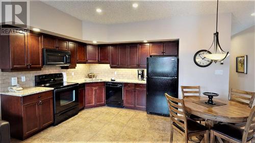 500 Bighorn  Boulevard Unit# 523 B, Radium Hot Springs, BC - Indoor Photo Showing Kitchen