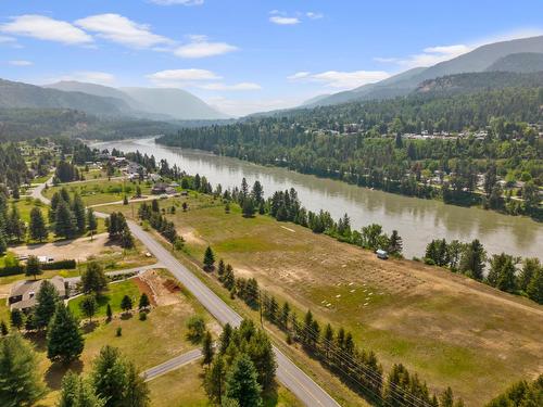 886 Waterloo Road, Castlegar, BC - Outdoor With Body Of Water With View