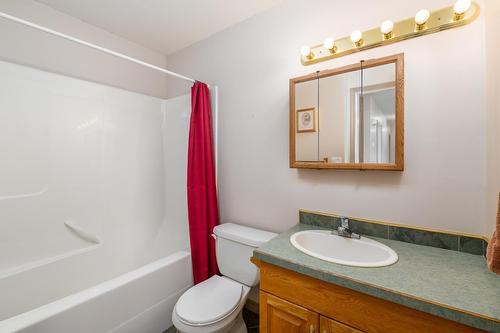 3950 Lakeview Arrowcreek Road, Wynndel, BC - Indoor Photo Showing Bathroom