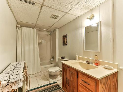 Salle de bains - 84 Mtée Papineau, Plaisance, QC - Indoor Photo Showing Bathroom