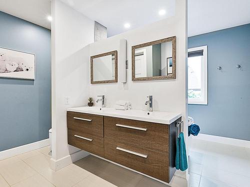 Bathroom - 220  - 218 Rue Jeanne-Servignan, Carignan, QC - Indoor Photo Showing Bathroom