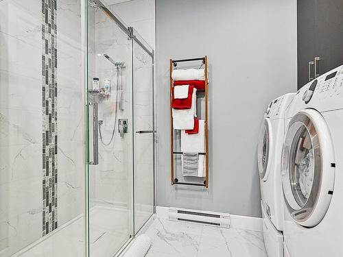 Bathroom - 220  - 218 Rue Jeanne-Servignan, Carignan, QC - Indoor Photo Showing Laundry Room