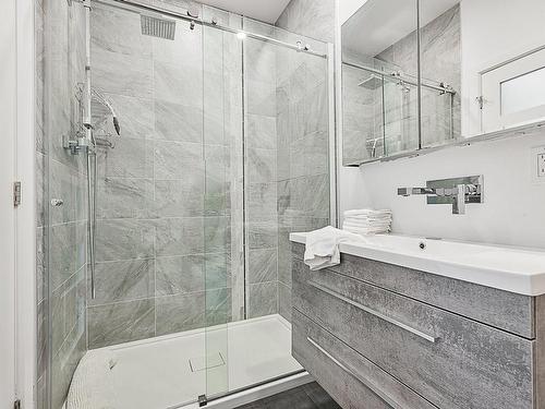 Intergenerational - 220  - 218 Rue Jeanne-Servignan, Carignan, QC - Indoor Photo Showing Bathroom