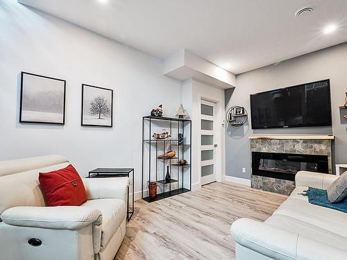 Intergenerational - 220  - 218 Rue Jeanne-Servignan, Carignan, QC - Indoor Photo Showing Living Room With Fireplace