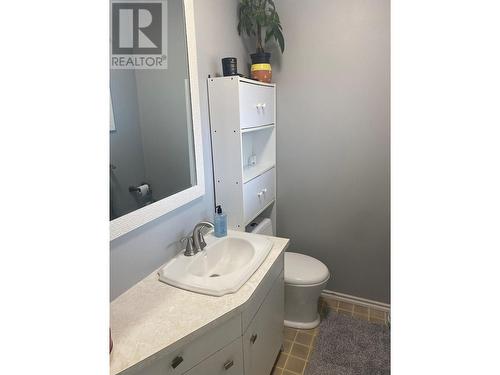 5246 Haynes Road, Oliver, BC - Indoor Photo Showing Bathroom