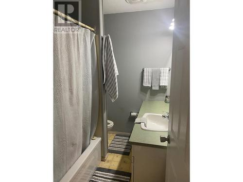 5246 Haynes Road, Oliver, BC - Indoor Photo Showing Bathroom