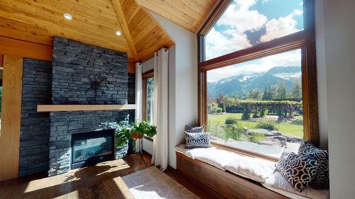 3988 Mcgiverin Road, Fernie, BC - Indoor With Fireplace