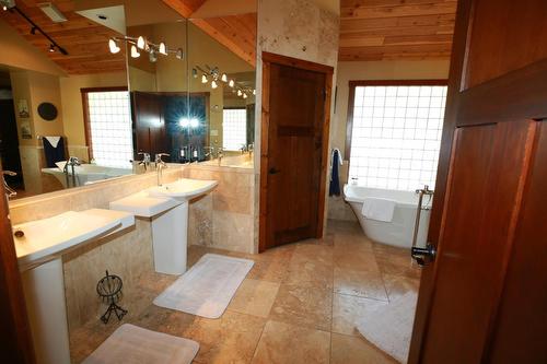 3988 Mcgiverin Road, Fernie, BC - Indoor Photo Showing Bathroom