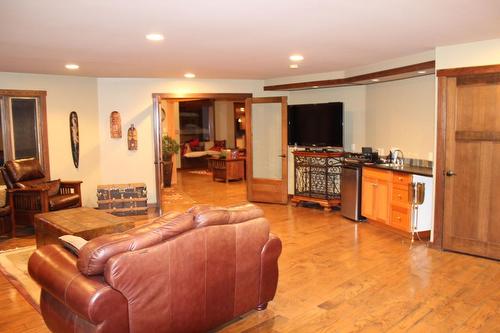 3988 Mcgiverin Road, Fernie, BC - Indoor Photo Showing Living Room