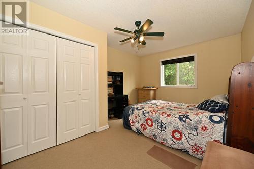 875/877 Armentieres Road, Sorrento, BC - Indoor Photo Showing Bedroom