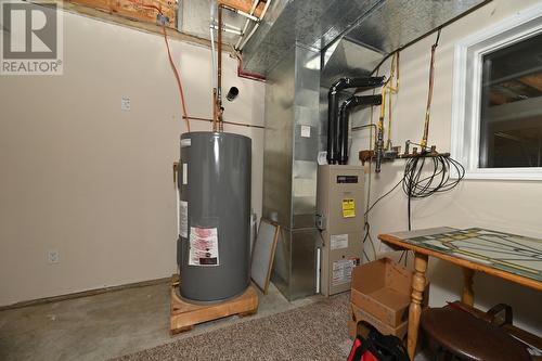 875/877 Armentieres Road, Sorrento, BC - Indoor Photo Showing Basement