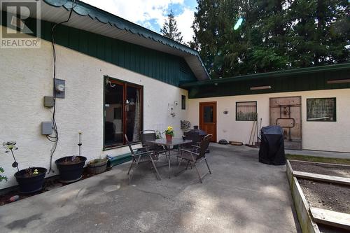 875/877 Armentieres Road, Sorrento, BC - Outdoor With Exterior