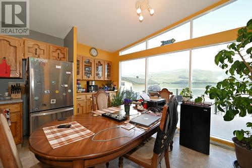 875/877 Armentieres Road, Sorrento, BC - Indoor Photo Showing Dining Room