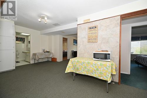875/877 Armentieres Road, Sorrento, BC - Indoor Photo Showing Other Room