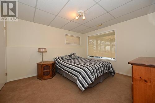875/877 Armentieres Road, Sorrento, BC - Indoor Photo Showing Bedroom