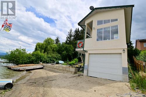 875/877 Armentieres Road, Sorrento, BC - Outdoor