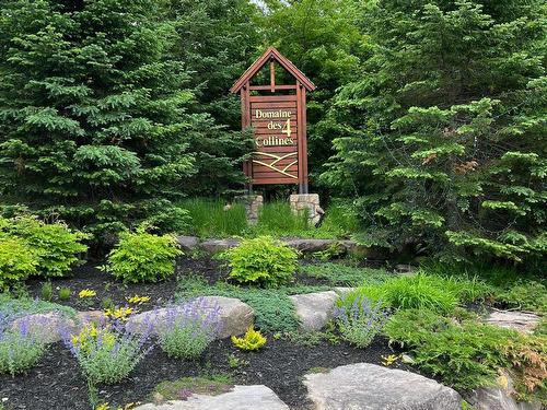 Exterior entrance - Rue Des Rivages, Sainte-Marguerite-Du-Lac-Masson, QC 