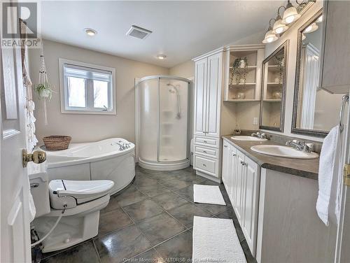 662 St Pierre Ouest, Caraquet, NB - Indoor Photo Showing Bathroom