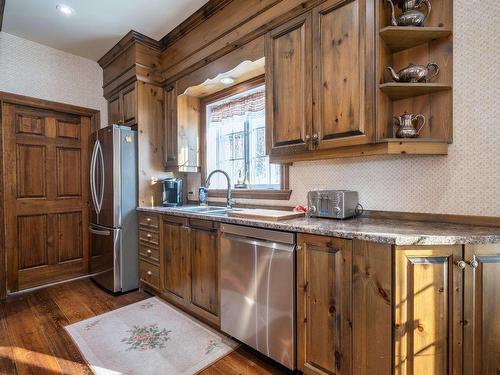 Kitchen - 30  - 32 Ch. Des Peupliers, Mont-Tremblant, QC - Indoor Photo Showing Kitchen With Double Sink