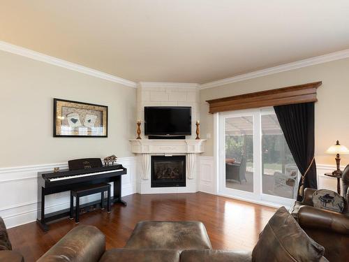 Salon - 500  - 500A Rg Roy, Sainte-Martine, QC - Indoor Photo Showing Living Room With Fireplace