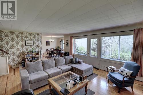 275 Elizabeth Avenue, St.John'S, NL - Indoor Photo Showing Living Room