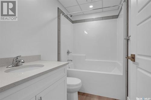 42 Clunie Court, Moose Jaw, SK - Indoor Photo Showing Bathroom