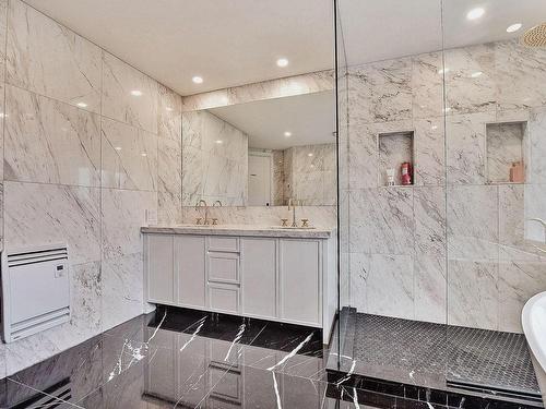 Ensuite bathroom - 239 Rue Lacoste, Laval (Sainte-Dorothée), QC - Indoor Photo Showing Bathroom