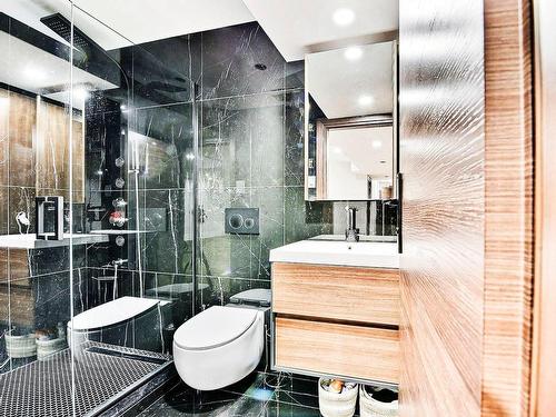 Salle de bains - 239 Rue Lacoste, Laval (Sainte-Dorothée), QC - Indoor Photo Showing Bathroom