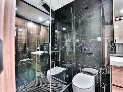Bathroom - 239 Rue Lacoste, Laval (Sainte-Dorothée), QC - Indoor Photo Showing Bathroom