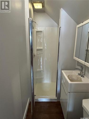 83 Franklin Avenue, Yorkton, SK - Indoor Photo Showing Bathroom
