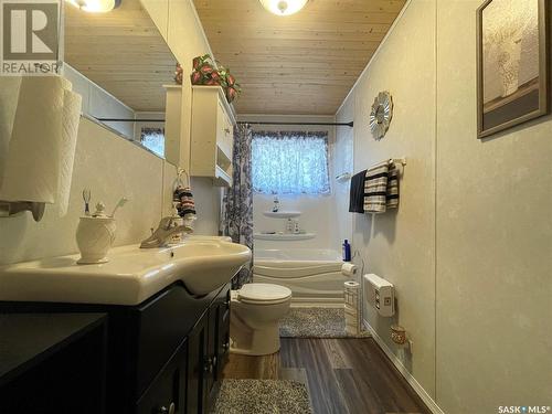 109 1St Avenue S, Dorintosh, SK - Indoor Photo Showing Bathroom
