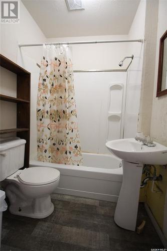 811 Galt Street, Whitewood, SK - Indoor Photo Showing Bathroom