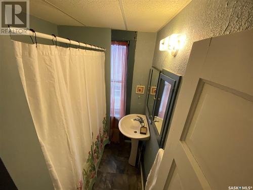 2240 Lorne Street, Regina, SK - Indoor Photo Showing Bathroom