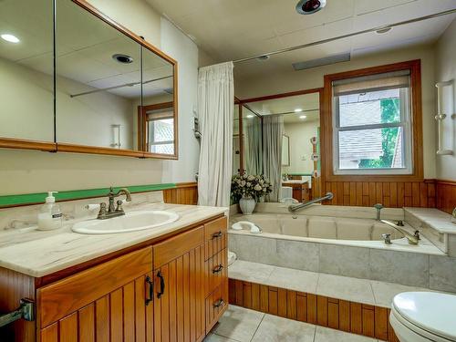 Bathroom - 150  - 150A Rue Claude-De Ramezay, Marieville, QC - Indoor Photo Showing Bathroom