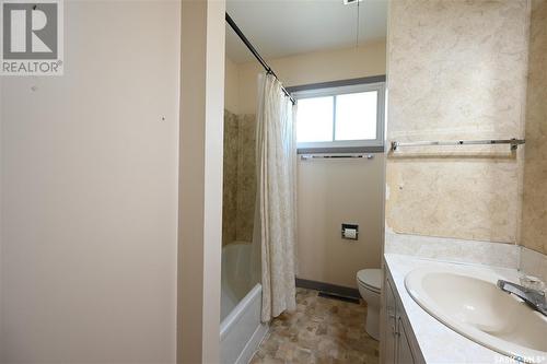 1833 Gibbs Road, Estevan, SK - Indoor Photo Showing Bathroom