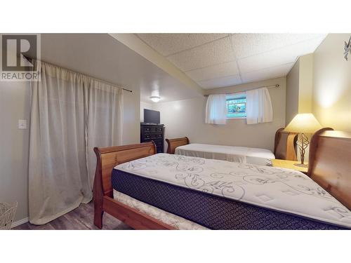 9890 Eastside Road, Vernon, BC - Indoor Photo Showing Bedroom