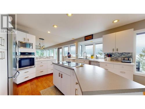 9890 Eastside Road, Vernon, BC - Indoor Photo Showing Kitchen