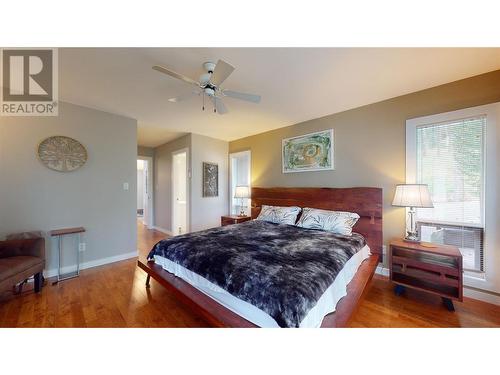 9890 Eastside Road, Vernon, BC - Indoor Photo Showing Bedroom