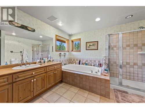 7915 Machete Lake Road, Bridge Lake, BC - Indoor Photo Showing Bathroom