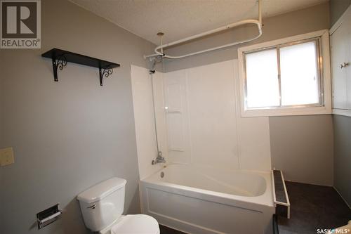 627 1St Street W, Shaunavon, SK - Indoor Photo Showing Bathroom