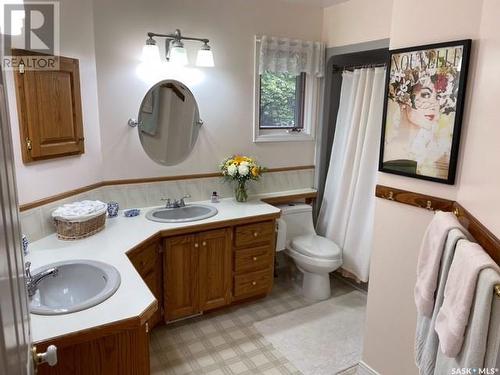 5052 7Th Street, Rosthern, SK - Indoor Photo Showing Bathroom
