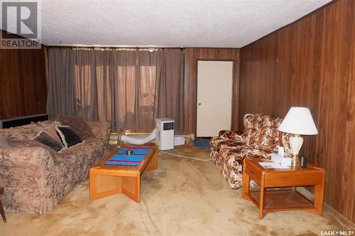 10 D Avenue, Willow Bunch, SK - Indoor Photo Showing Living Room